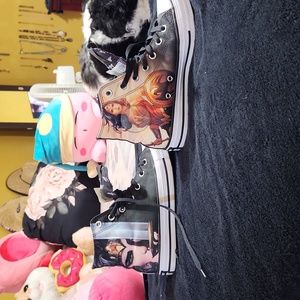 Unique Women size 8, men size 6 wonder woman hightop Converse sneakers